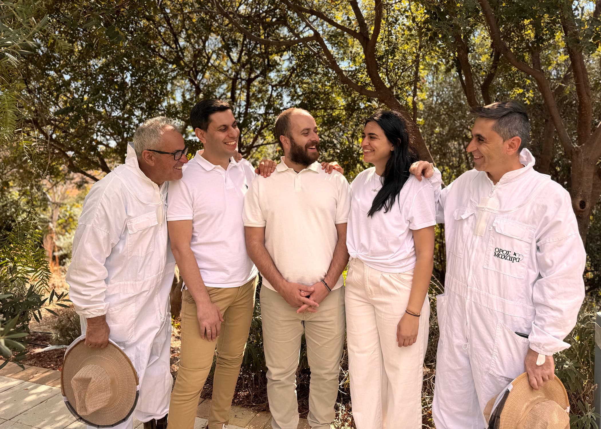 Η οικογένεια Όρος Μαχαιρά στο μελισσοκομείο